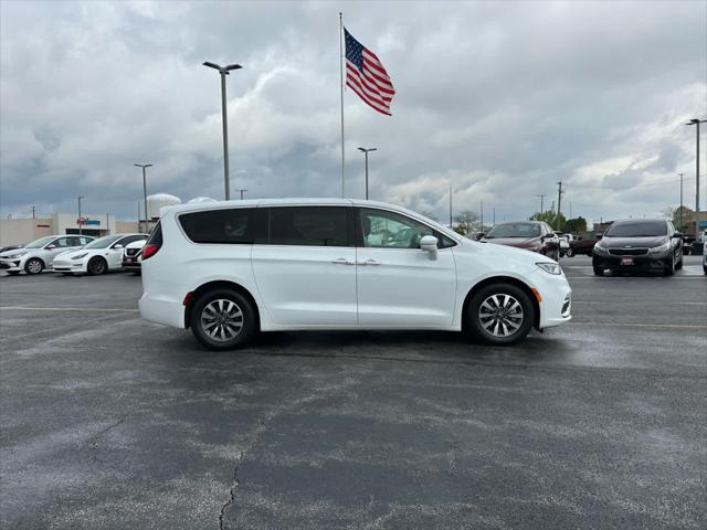 2022 Chrysler Pacifica Hybrid Touring L