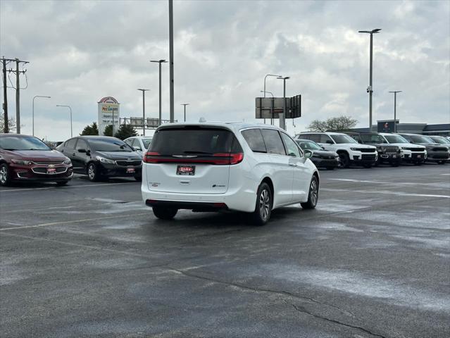 2022 Chrysler Pacifica Hybrid Touring L