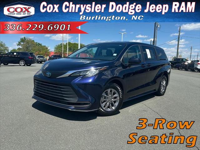 2023 Toyota Sienna LE