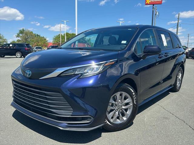 2023 Toyota Sienna LE