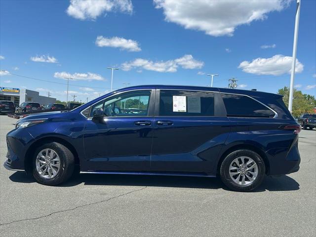 2023 Toyota Sienna LE