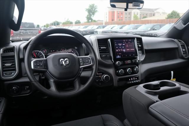 2025 RAM Ram 1500 RAM 1500 TRADESMAN QUAD CAB 4X4 64 BOX