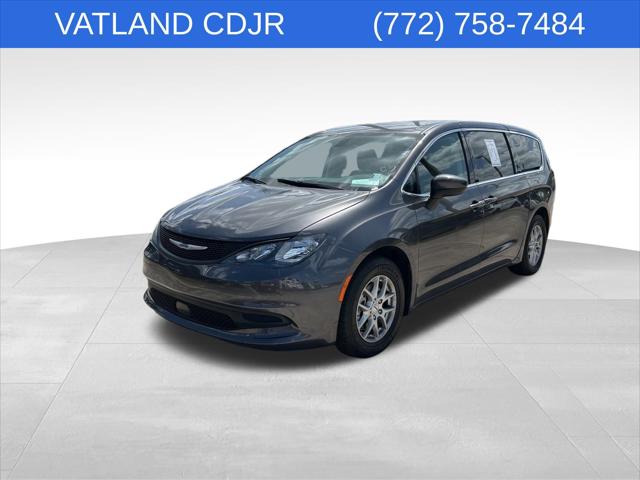 2022 Chrysler Voyager LX