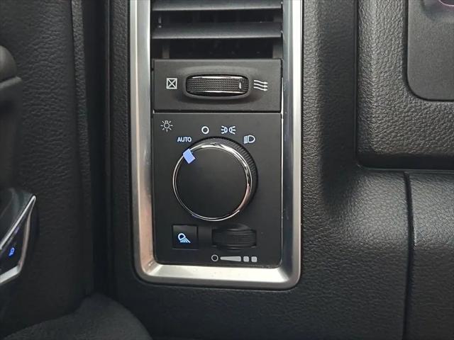 2024 Ram 1500 Classic Warlock Crew Cab 4x2 5'7" Box