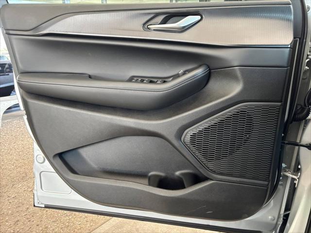 2025 Jeep Grand Cherokee L Laredo X 4x2