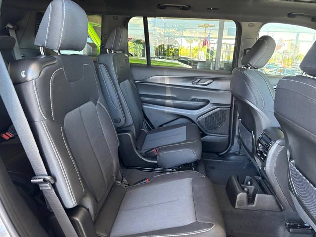 2025 Jeep Grand Cherokee L Laredo X 4x2