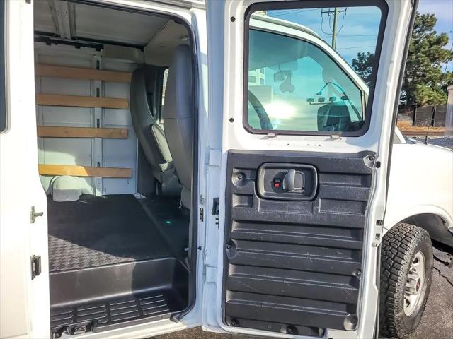 2022 GMC Savana Cargo RWD 2500 Regular Wheelbase Work Van