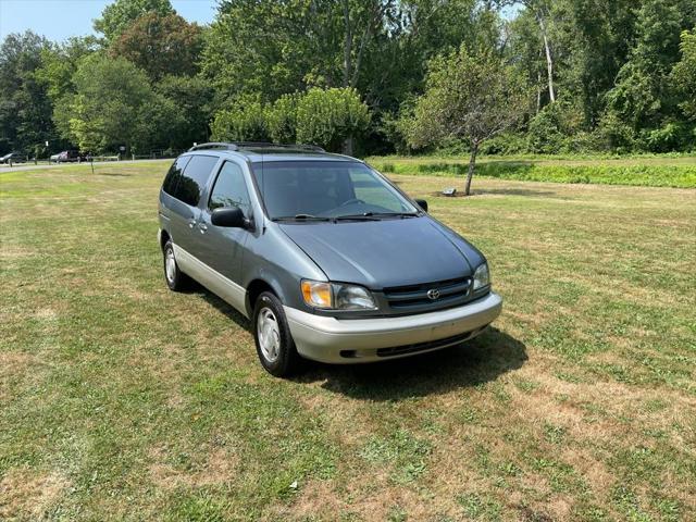 1999 Toyota Sienna LE for sale in Plainville, CT