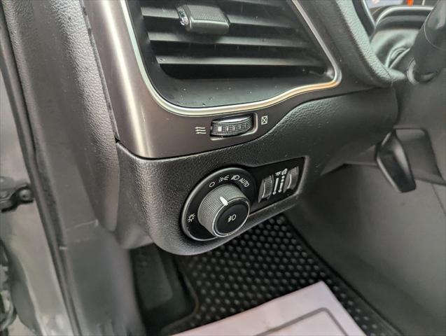 Used 2020 Jeep Cherokee For Sale in Jackson, MI