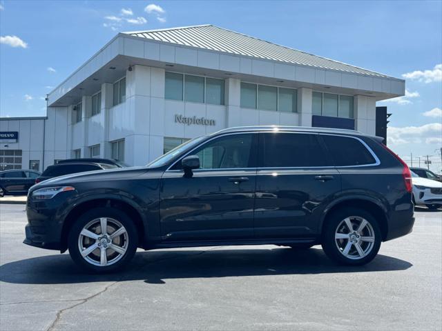 2022 Volvo XC90 T5 Momentum 7 Passenger