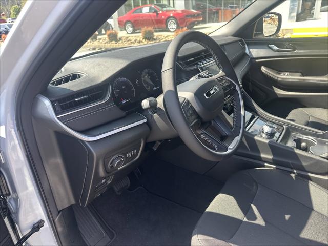 2025 Jeep Grand Cherokee L Laredo X 4x4