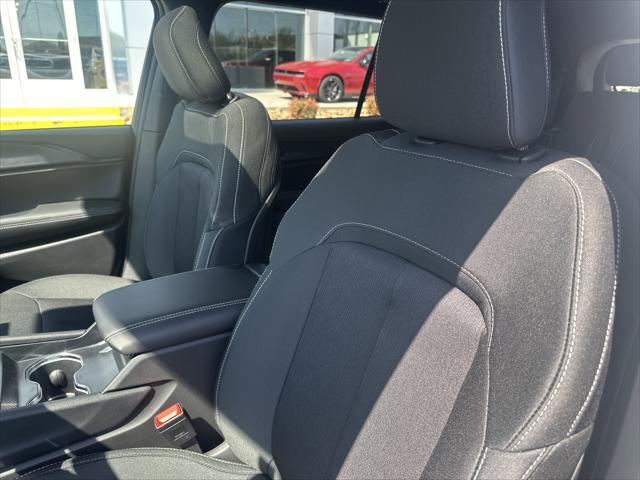 2025 Jeep Grand Cherokee L Laredo X 4x4