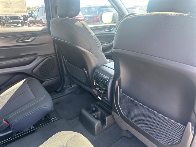 2025 Jeep Grand Cherokee L Laredo X 4x4