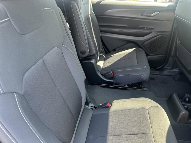 2025 Jeep Grand Cherokee L Laredo X 4x4