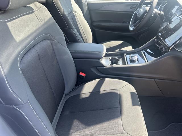 2025 Jeep Grand Cherokee L Laredo X 4x4