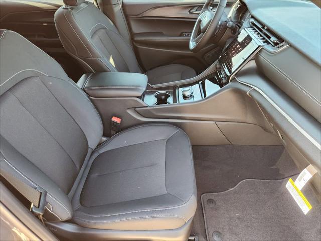 2025 Jeep Grand Cherokee L Laredo X 4x2