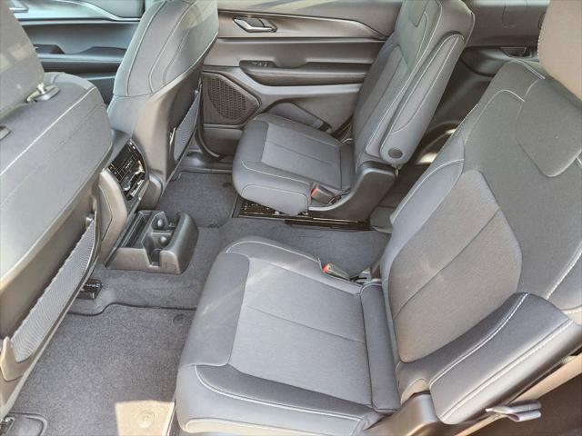 2025 Jeep Grand Cherokee L Laredo X 4x2