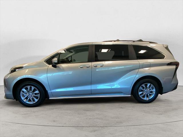 2025 Toyota Sienna LE