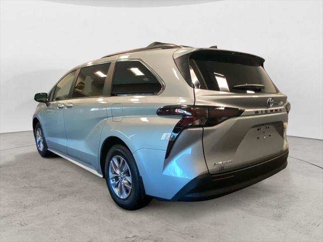 2025 Toyota Sienna LE