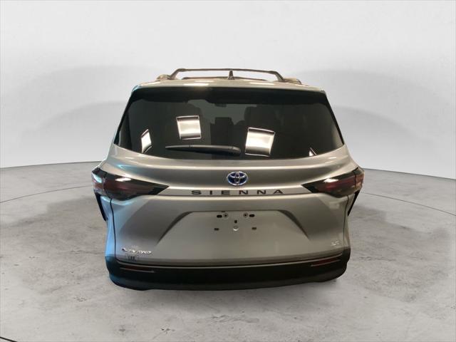 2025 Toyota Sienna LE