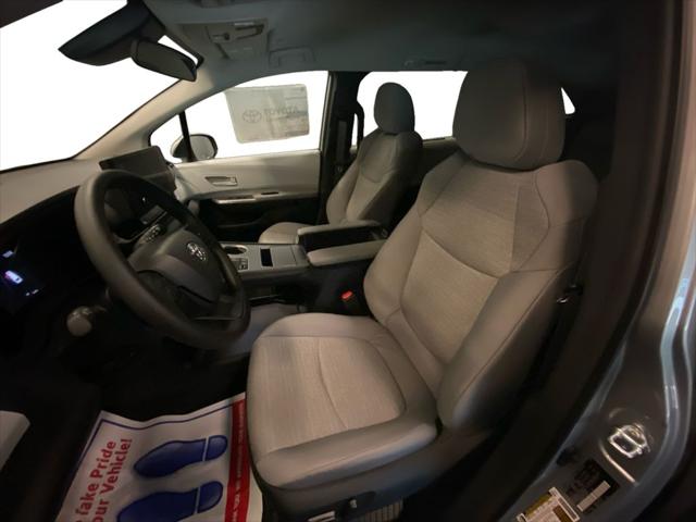 2025 Toyota Sienna LE