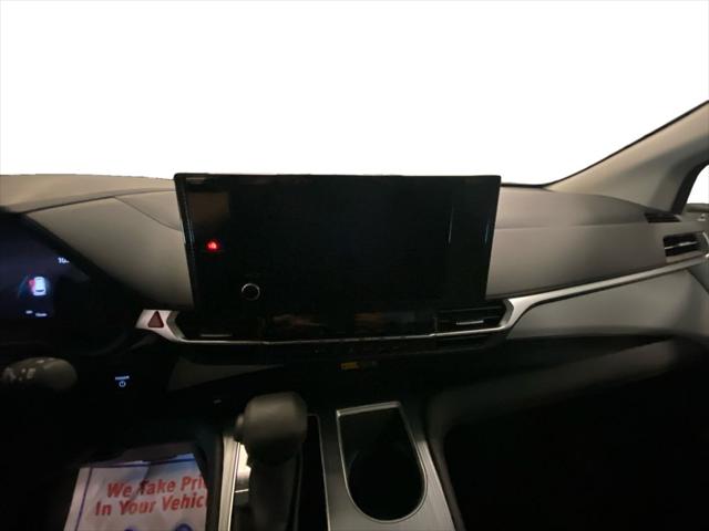 2025 Toyota Sienna LE