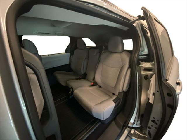 2025 Toyota Sienna LE