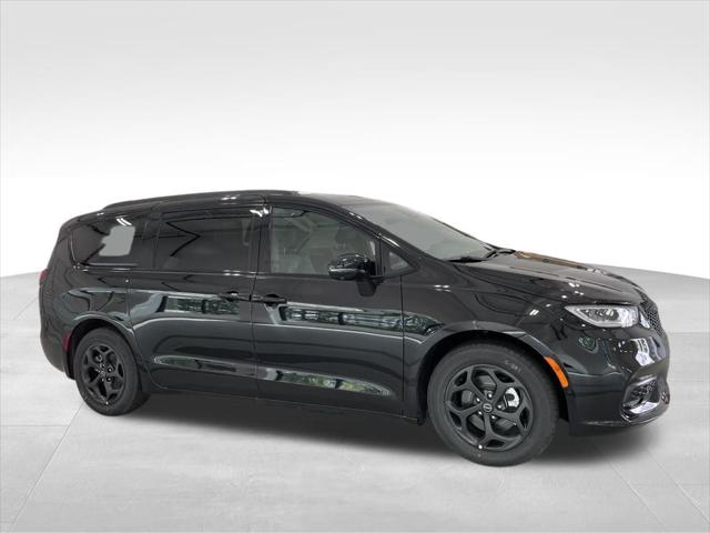 2025 Chrysler Pacifica Hybrid PACIFICA PLUG-IN HYBRID S APPEARANCE