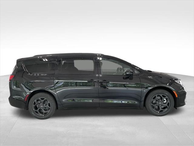2025 Chrysler Pacifica Hybrid PACIFICA PLUG-IN HYBRID S APPEARANCE