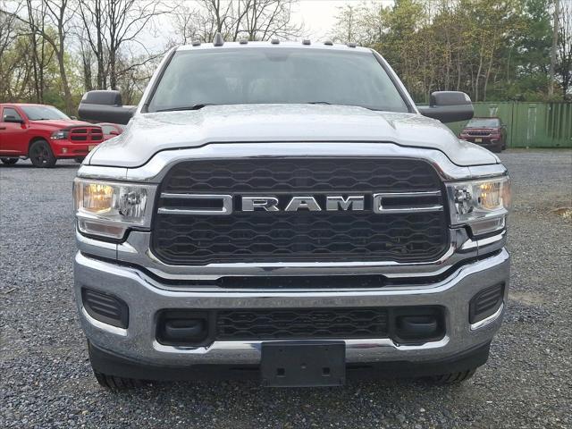 2019 RAM 3500 Tradesman Crew Cab 4x4 64 Box