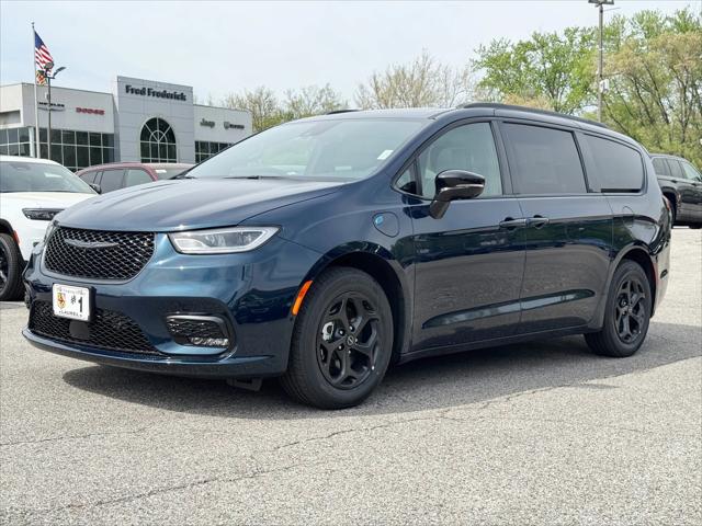 2025 Chrysler Pacifica Hybrid PACIFICA PLUG-IN HYBRID S APPEARANCE