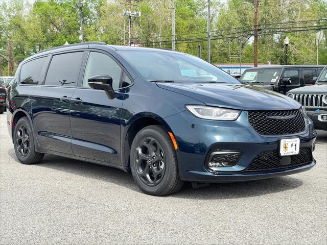 2025 Chrysler Pacifica Hybrid PACIFICA PLUG-IN HYBRID S APPEARANCE