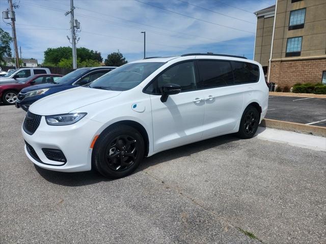 2025 Chrysler Pacifica Hybrid PACIFICA PLUG-IN HYBRID S APPEARANCE