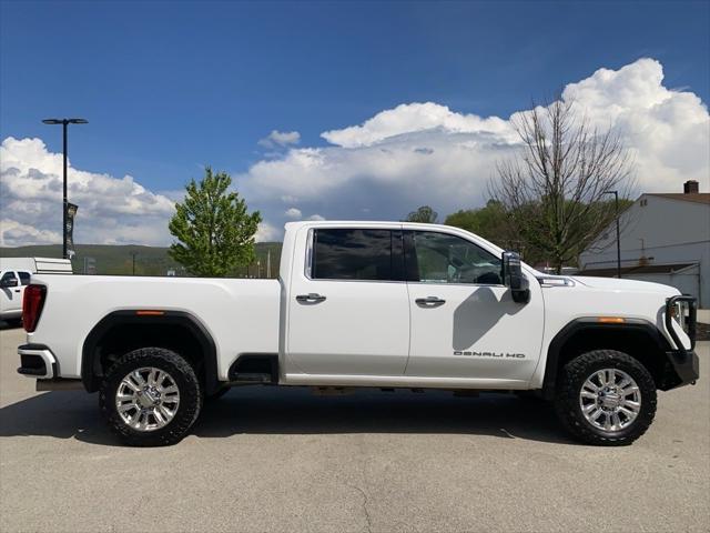 2022 GMC Sierra 2500HD 4WD Crew Cab Standard Bed Denali