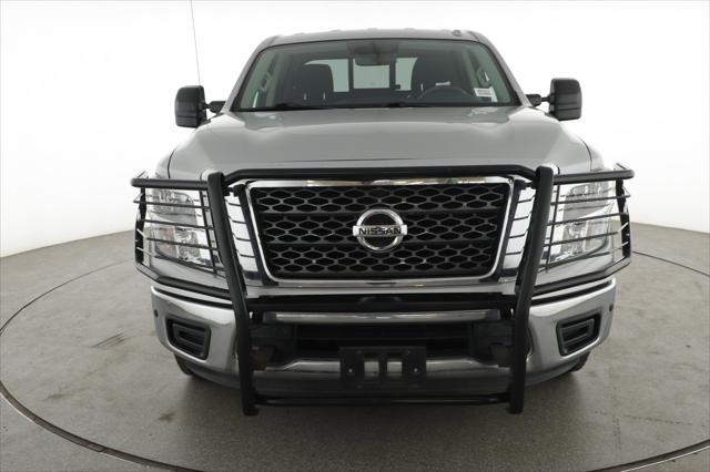 2018 Nissan TITAN SV