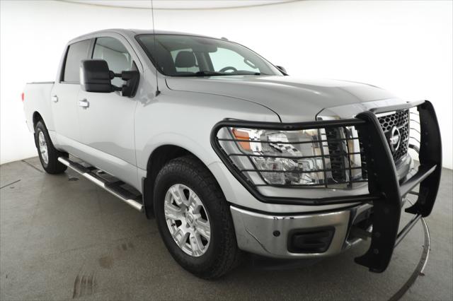 2018 Nissan TITAN SV