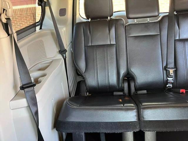 2011 Chrysler Town & Country Touring-L