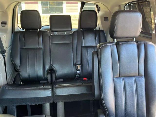 2011 Chrysler Town & Country Touring-L