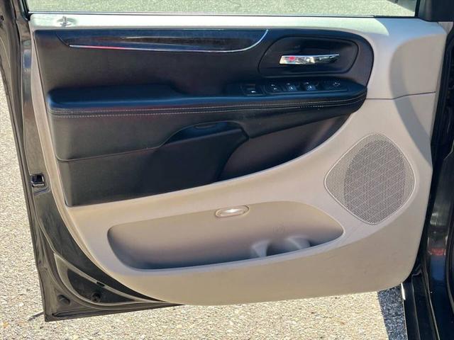 2011 Chrysler Town & Country Touring-L
