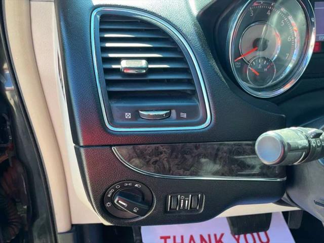2011 Chrysler Town & Country Touring-L