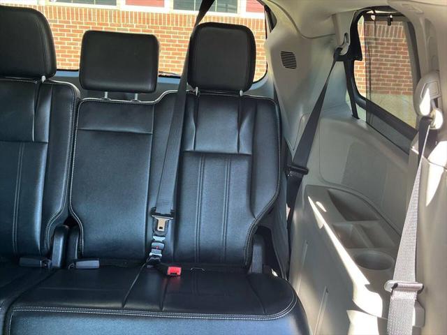 2011 Chrysler Town & Country Touring-L