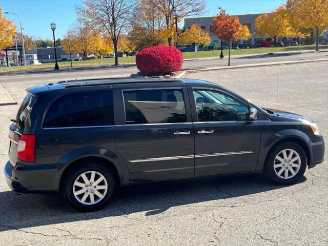 2011 Chrysler Town & Country Touring-L
