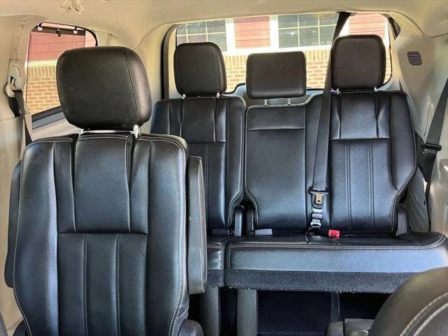 2011 Chrysler Town & Country Touring-L