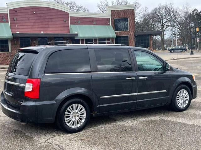 2012 Chrysler Town & Country Limited