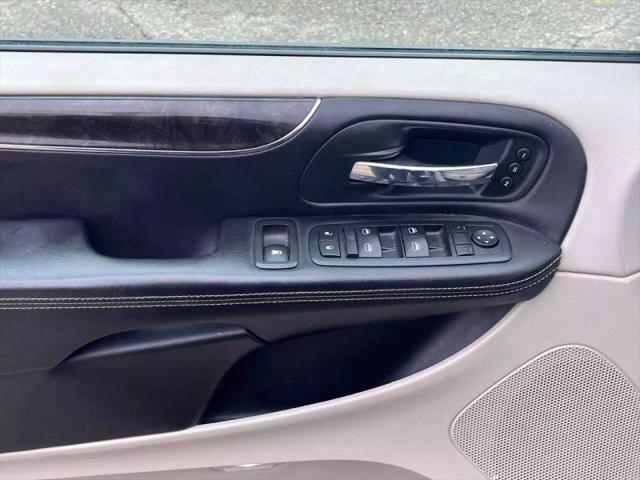 2012 Chrysler Town & Country Limited