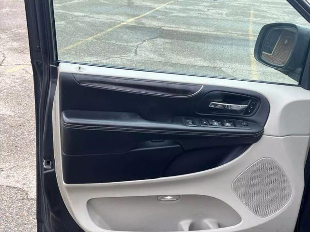 2012 Chrysler Town & Country Limited