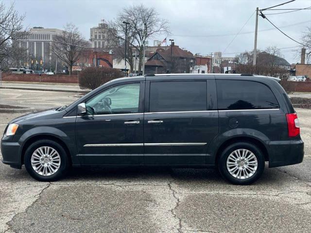 2012 Chrysler Town & Country Limited