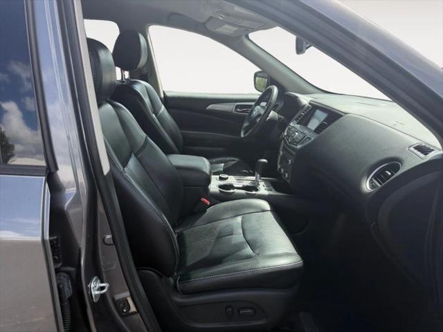 2017 Nissan Pathfinder SL