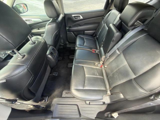 2017 Nissan Pathfinder SL