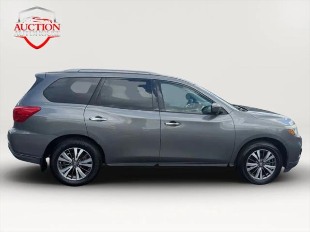 2017 Nissan Pathfinder SL